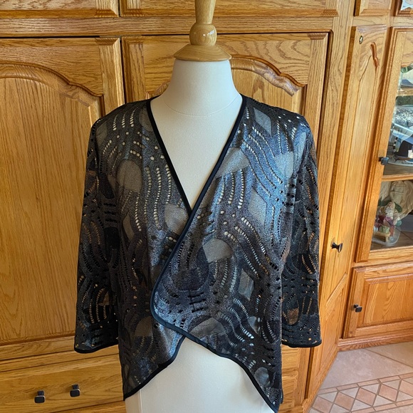 Chico’s size 2 throw over. Like new! - Picture 2 of 10